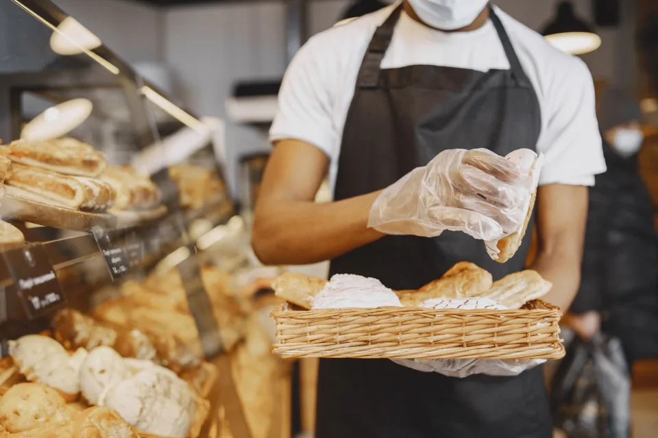 Khay bánh mới ra lò tại Vân Long